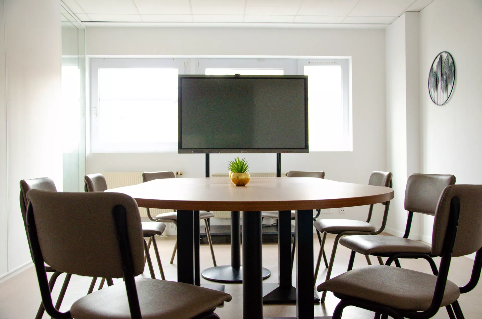 Salle de réunion Gates équipée écran interactif, 6 à 10 personnes — Val Domicile Marly Valenciennes